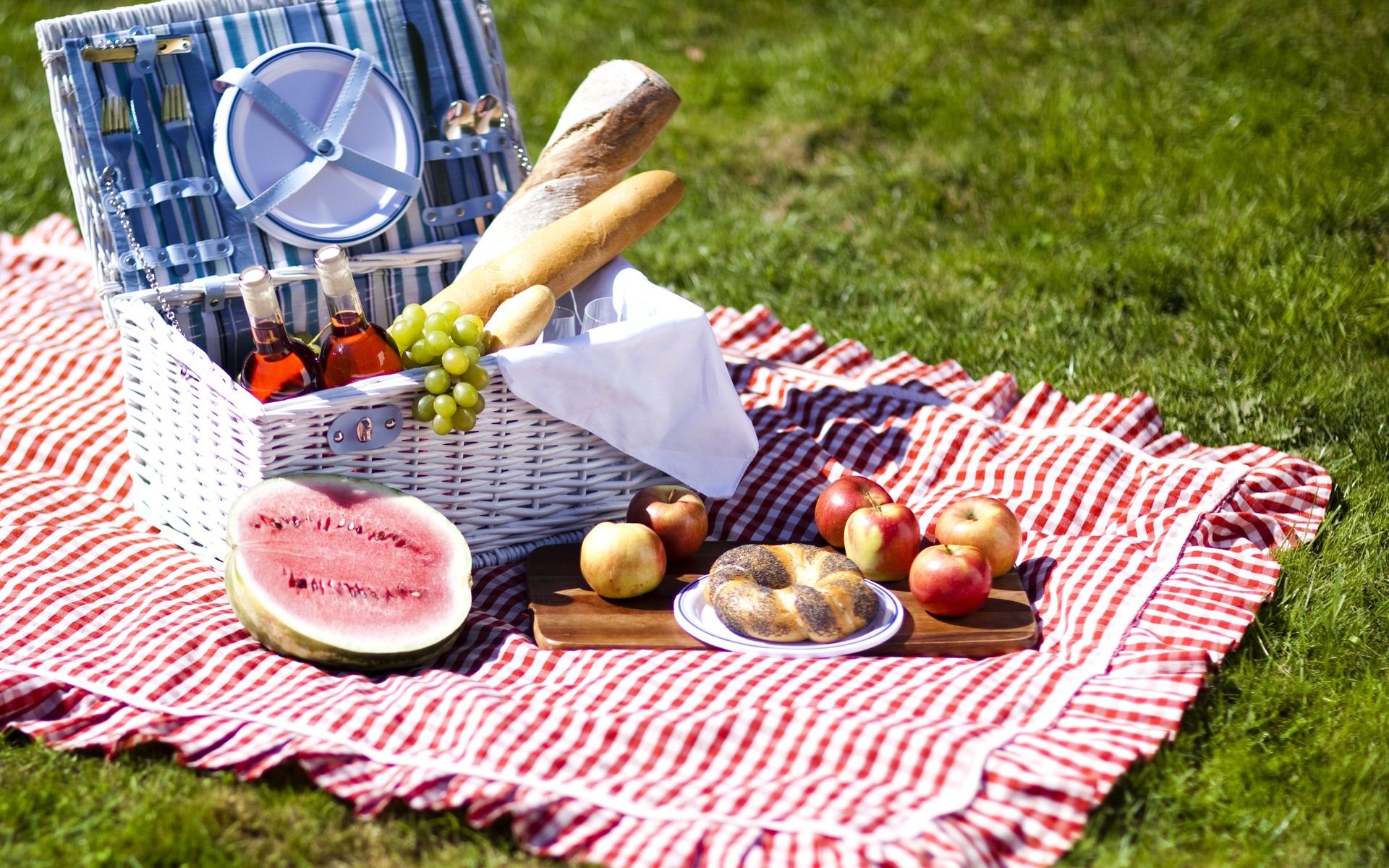 Post Summer Picnic: All The Essentials For An End Of Season Gathering ...