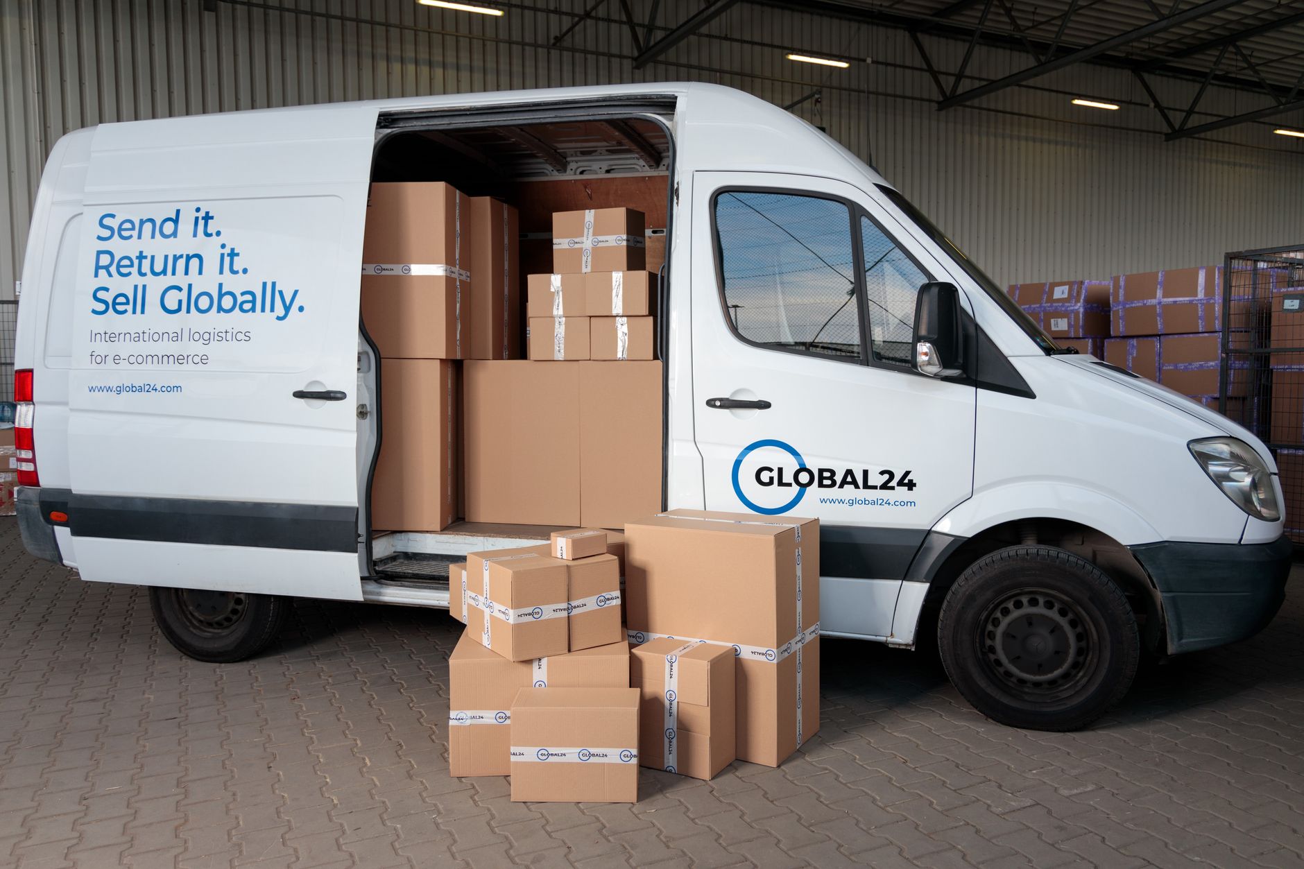 Woman handling a return shipping box, illustrating 2026 retail return policy changes